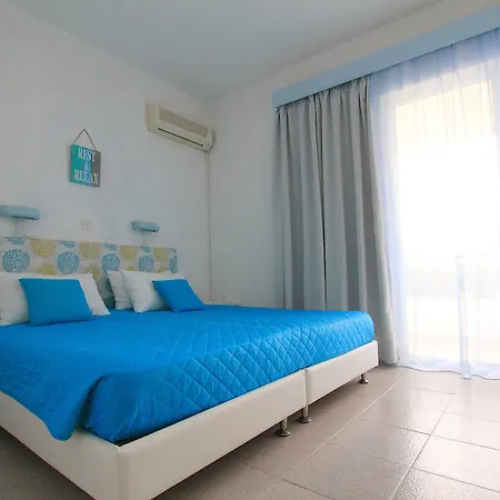Christiana Aparthotel 2*