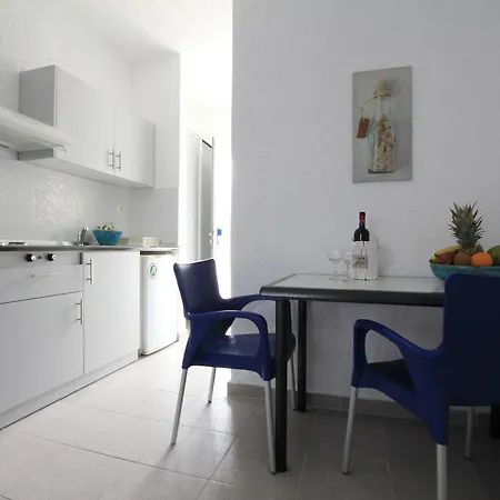 Christiana Aparthotel 2*